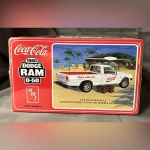Model Kit 1980 Dodge Ram D-50 pick-up truck "Coca-Cola" 4 bottle crates